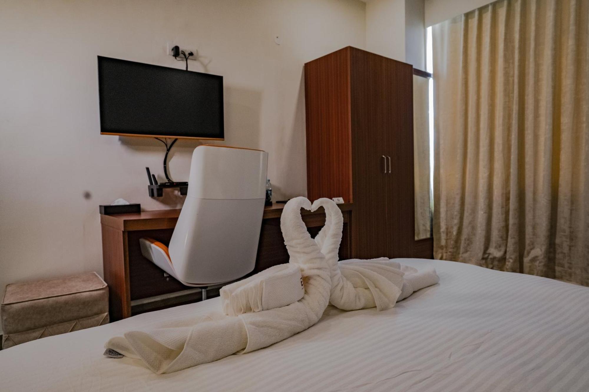 Essotto Recreation Hub Hotel บังกาลอร์ ภายนอก รูปภาพ